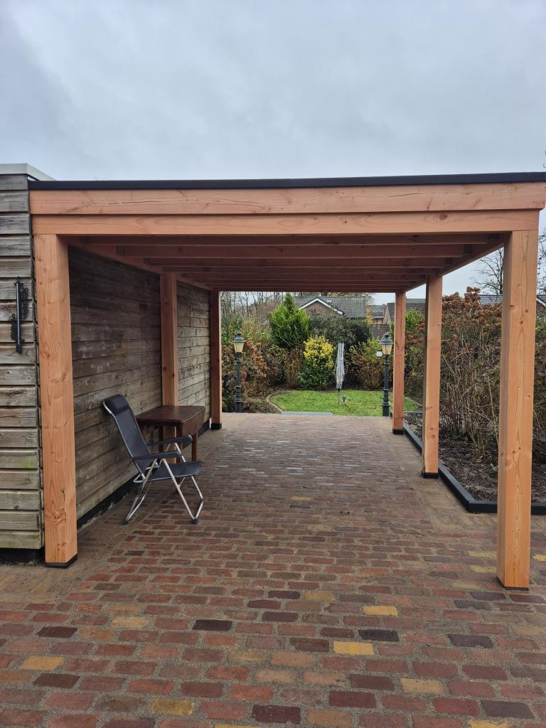 TUINAANLEG | Groesbeek oprit met schutting en achtertuin met overkapping